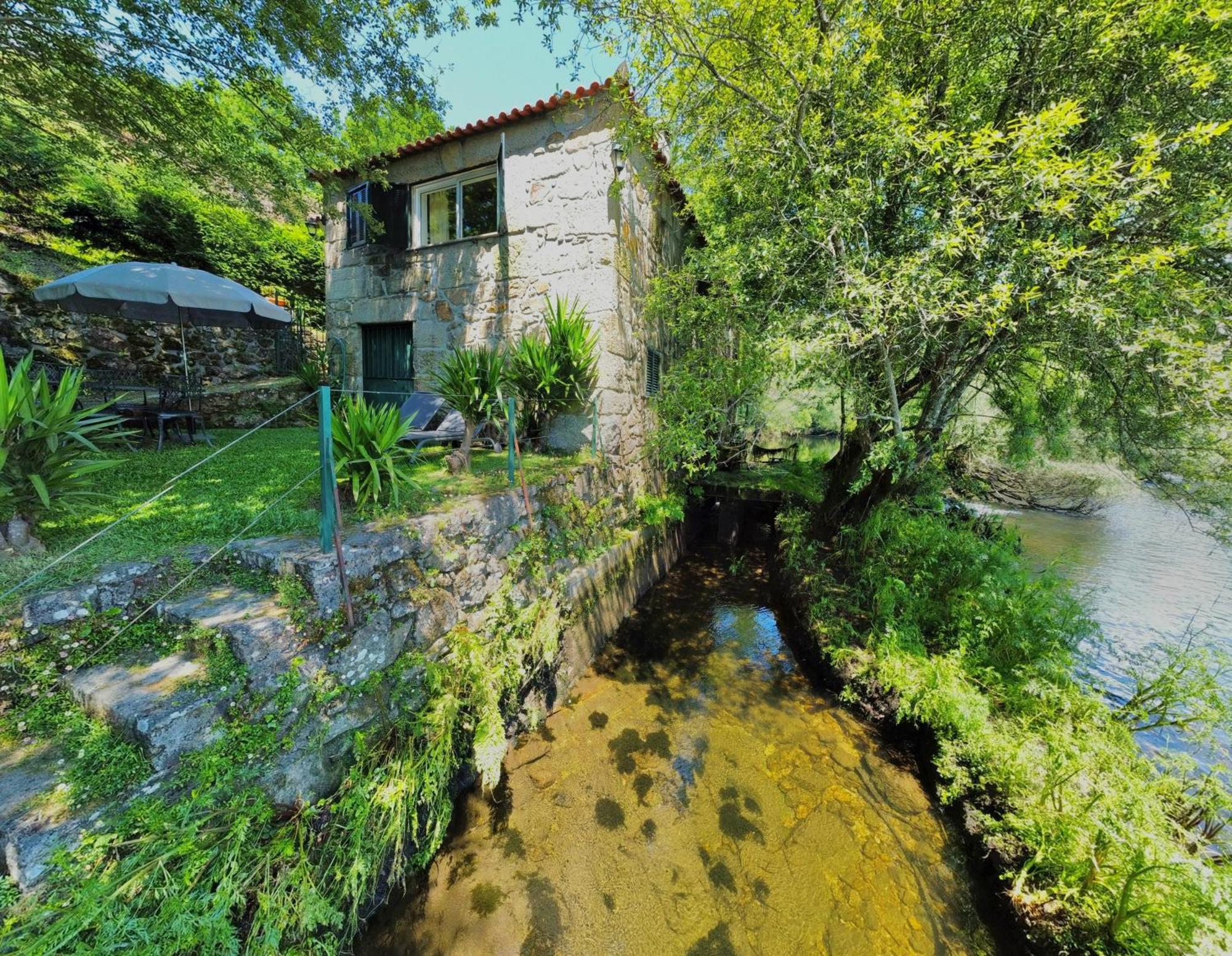 アルコス・デ・ヴァルデヴェス Casa Do Rio - Eido Do Pomarヴィラ エクステリア 写真